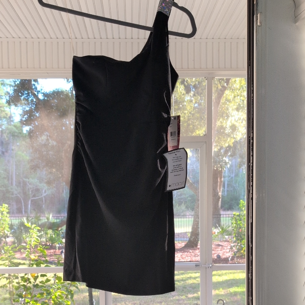Emerald Sundae Elegant Black One-Shoulder Dress